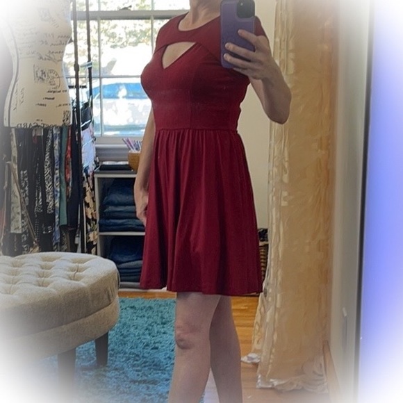 Beautiful Red Keyhole Guess Mini Dress Cap Sleeves - Picture 2 of 14